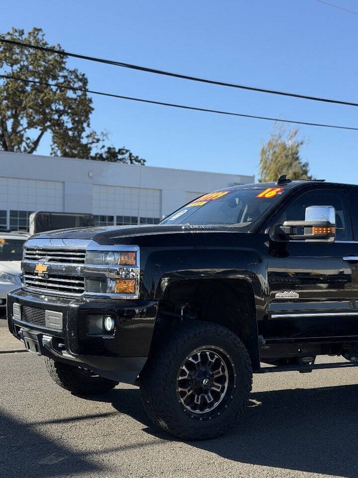 Used 2016 Chevrolet Silverado 3500 High Country w/ Duramax Plus Package AWD/4WD image 4