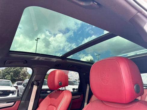 Used 2022 Porsche Cayenne Platinum Edition AWD/4WD image 19