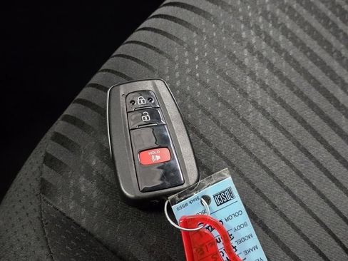 Used 2021 Toyota Prius Prime LE image 31