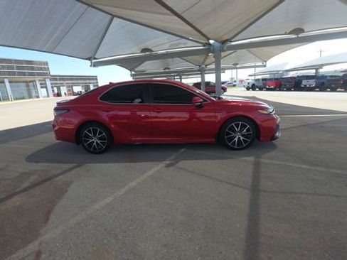 Used 2023 Toyota Camry SE FWD image 5
