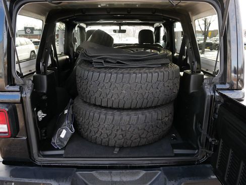 Used 2021 Jeep Wrangler Unlimited Sahara w/ Uconnect 4C Nav & Sound Group image 15