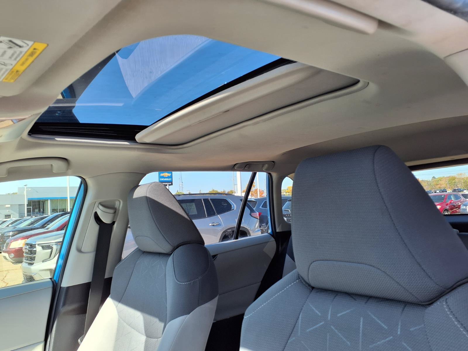 Used 2020 Toyota RAV4 XLE w/ Convenience Package FWD image 18