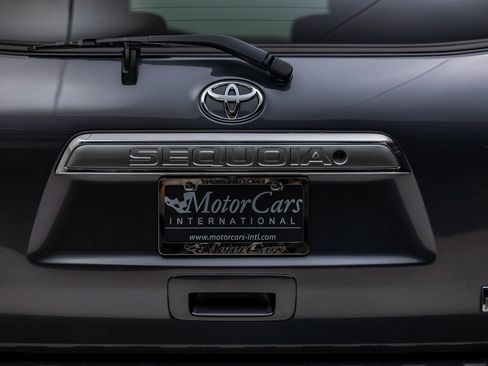 Used 2016 Toyota Sequoia Platinum image 19