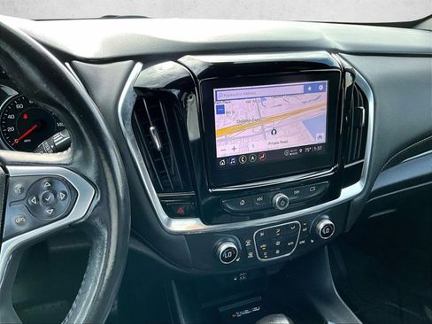 Used 2022 Chevrolet Traverse RS image 8