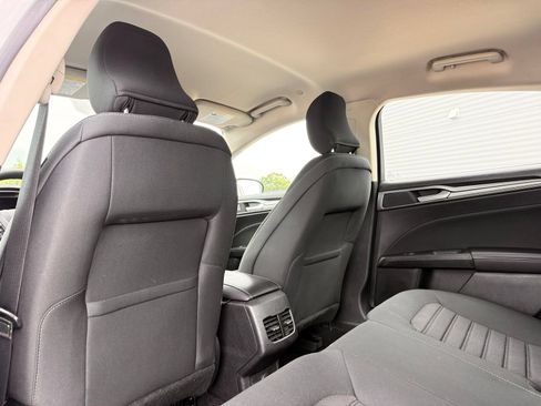Used 2019 Ford Fusion SE FWD image 16