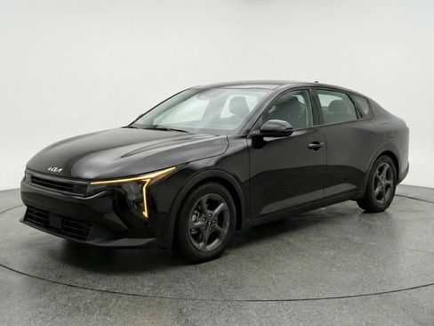 Used 2025 Kia K4 LXS image 3