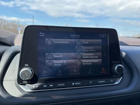 Used 2023 Nissan Rogue SV image 29