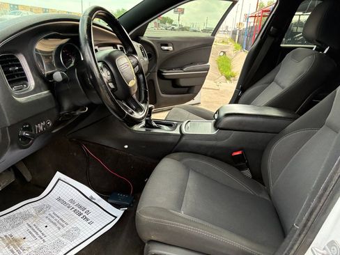Used 2016 Dodge Charger SE w/ Power Sunroof Group AWD/4WD image 37