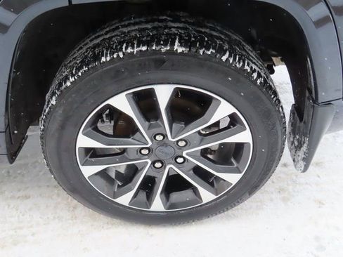 Used 2024 Jeep Grand Cherokee Overland w/ Luxury Tech Group IV image 17