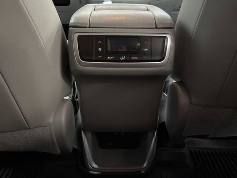 Used 2018 Toyota Highlander Limited image 23