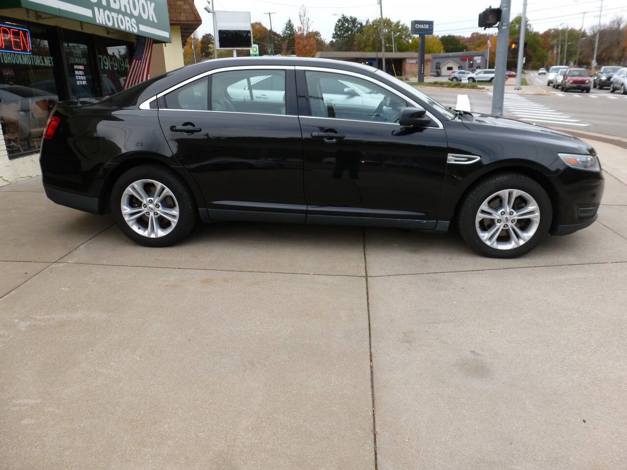 Used 2013 Ford Taurus SEL AWD/4WD image 5