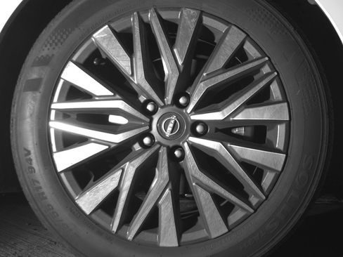 Used 2025 Nissan Altima 2.5 SV FWD image 13