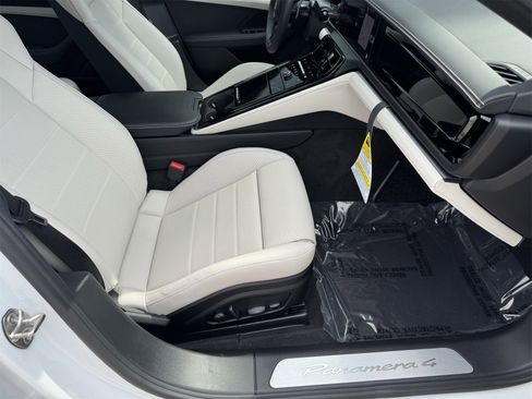 New 2025 Porsche Panamera 4 image 29