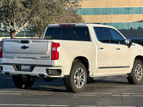 Used 2025 Chevrolet Silverado 1500 High Country w/ Technology Package image 4