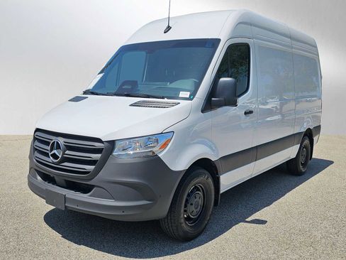 Used 2025 Mercedes-Benz Sprinter 2500 image 8