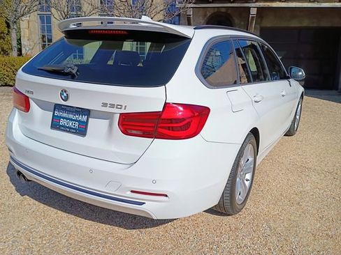 Used 2017 BMW 330i xDrive Wagon image 15