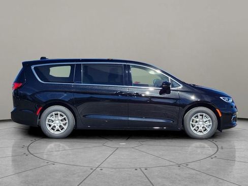 New 2026 Chrysler Pacifica Select image 13