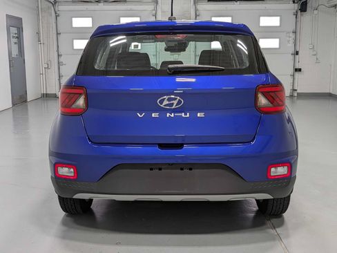 Used 2023 Hyundai Venue SE FWD image 9