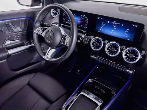 Certified 2025 Mercedes-Benz GLA 250 image 17