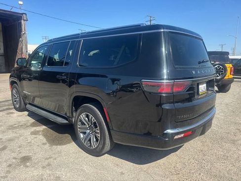 Used 2024 Jeep Wagoneer L Series II w/ Flexible Seating Group RWD image 7