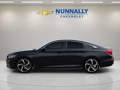 Used 2019 Honda Accord Sport image 2