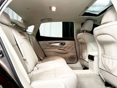 Used 2015 INFINITI Q70 L 5.6 w/ V8 Deluxe Technology Package image 24