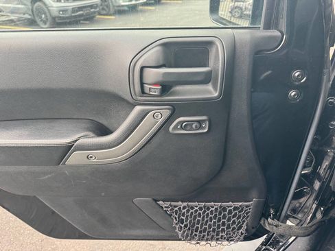 Used 2016 Jeep Wrangler Unlimited Sport image 17