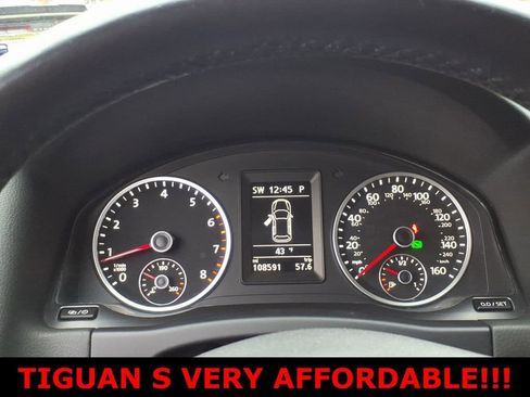 Used 2015 Volkswagen Tiguan S image 15