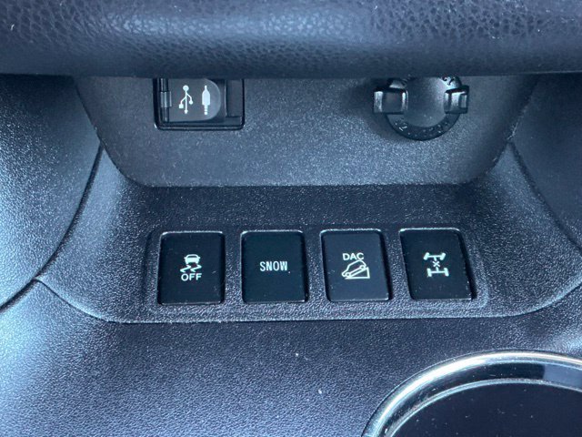 Used 2016 Toyota Highlander XLE AWD/4WD image 16