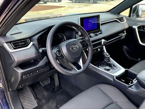 Used 2024 Toyota RAV4 SE w/ Weather & Moonroof Package image 18