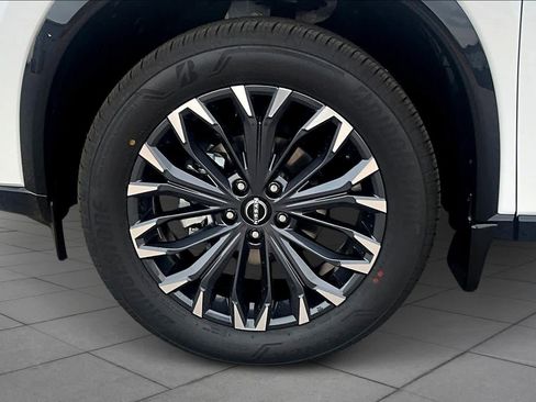 New 2026 Nissan Rogue Platinum image 9