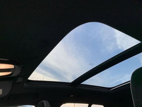 Used 2022 Volvo XC40 P8 Recharge Plus image 26