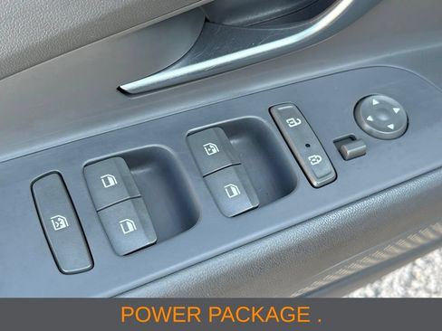 Used 2023 Hyundai Elantra SEL w/ Convenience Package FWD image 9