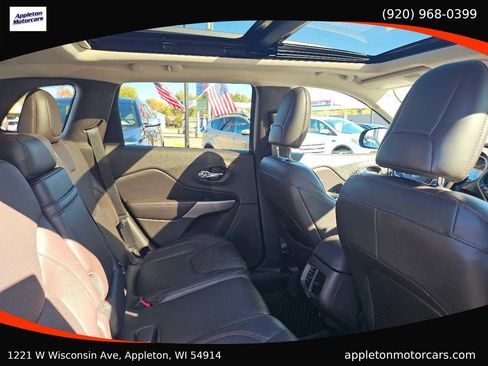 Used 2017 Jeep Cherokee Trailhawk image 32