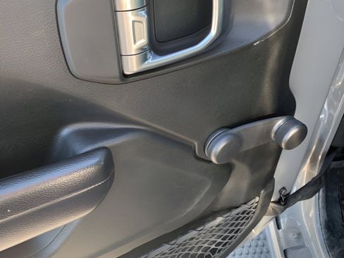 Used 2018 Jeep Wrangler Unlimited Sport image 9