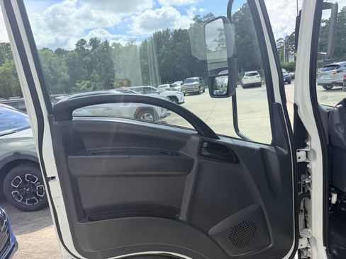Used 2024 Isuzu NPR RWD image 10