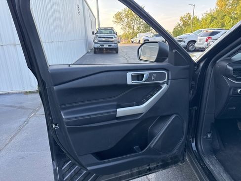 Used 2021 Ford Explorer XLT w/ Equipment Group 202A image 9