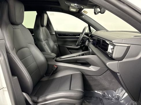 Certified 2025 Porsche Macan 4 Electric image 25