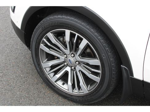 Used 2017 Ford Explorer Platinum image 34