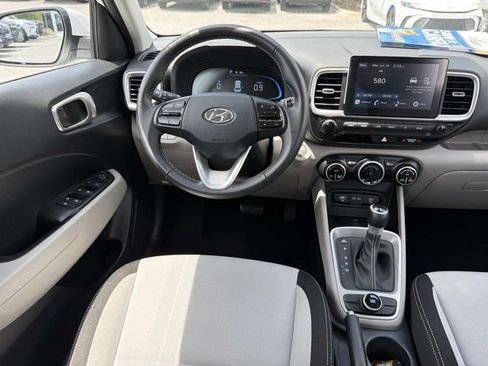 Used 2025 Hyundai Venue SEL FWD image 22