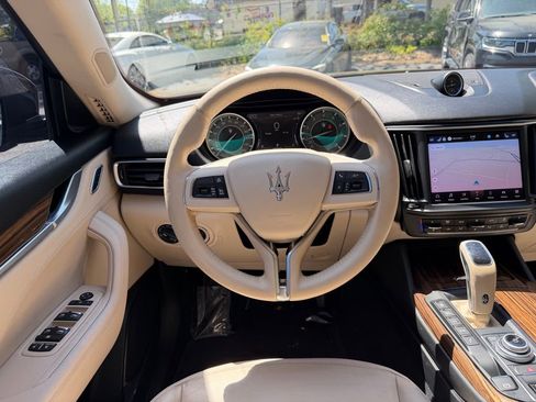 Used 2022 Maserati Levante GT AWD/4WD image 28