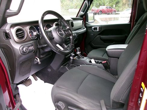 Used 2021 Jeep Gladiator Sport image 10