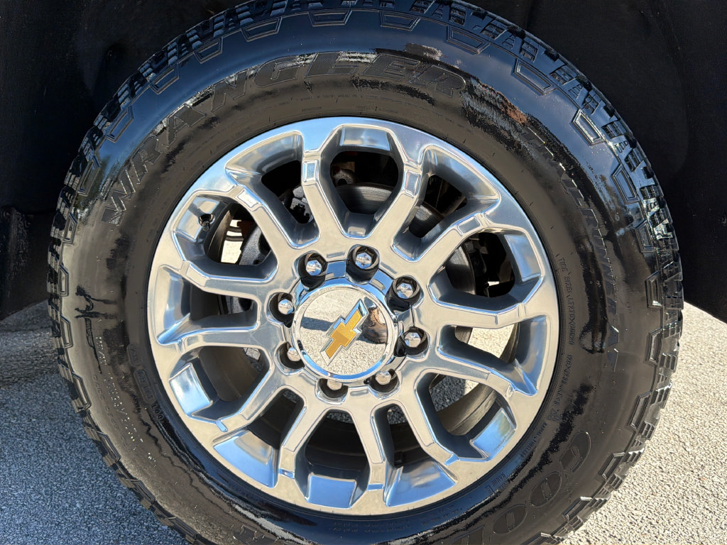 Used 2025 Chevrolet Silverado 3500 LTZ w/ LTZ Plus Package AWD/4WD image 39