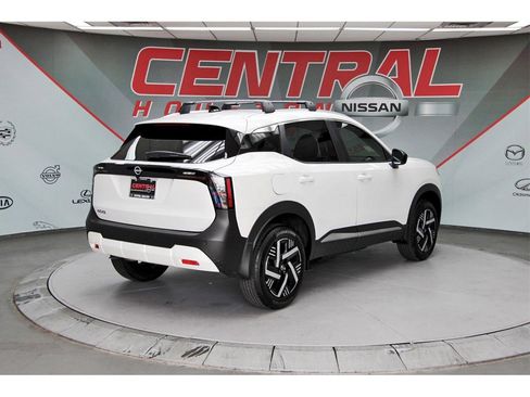 New 2026 Nissan Kicks SV w/ SV Premium Package image 4