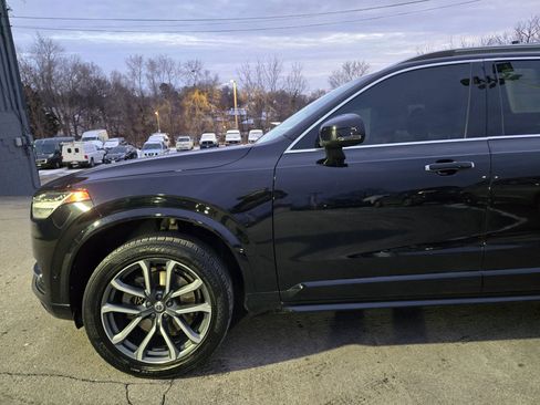 Used 2018 Volvo XC90 T6 Momentum w/ Convenience Package image 2
