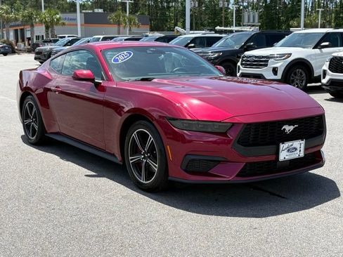 Used 2025 Ford Mustang Coupe RWD image 7