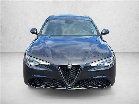 Used 2017 Alfa Romeo Giulia RWD image 2