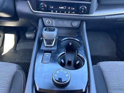 Used 2023 Nissan Rogue SV image 14