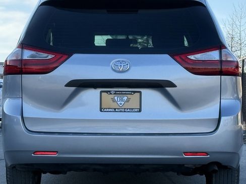 Used 2017 Toyota Sienna L image 4