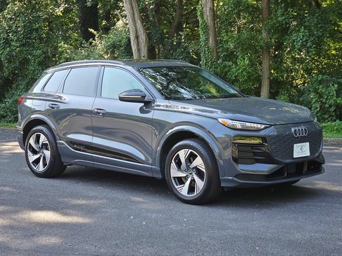 Used 2025 Audi Q6 e-tron Premium Plus w/ Premium Plus AWD/4WD image 8